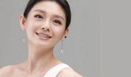 娱乐吃瓜女星看秀争座位,吃瓜女星看秀争座位背后的恩怨情仇